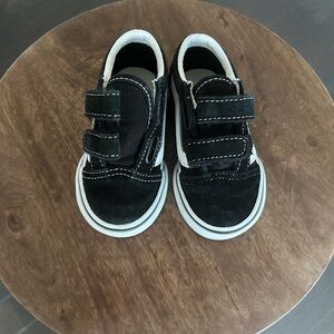 Toddler Old Skool V Shoe. Size 5.5 (Vans)